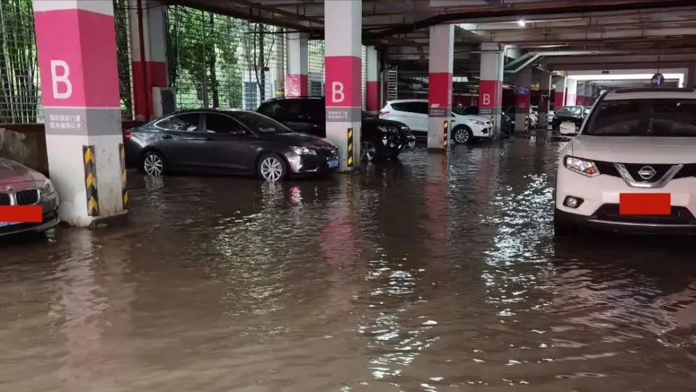 深圳暴雨航班取消，旅客崩潰跪地求飛，為什么暴雨內(nèi)澇這么嚴(yán)重