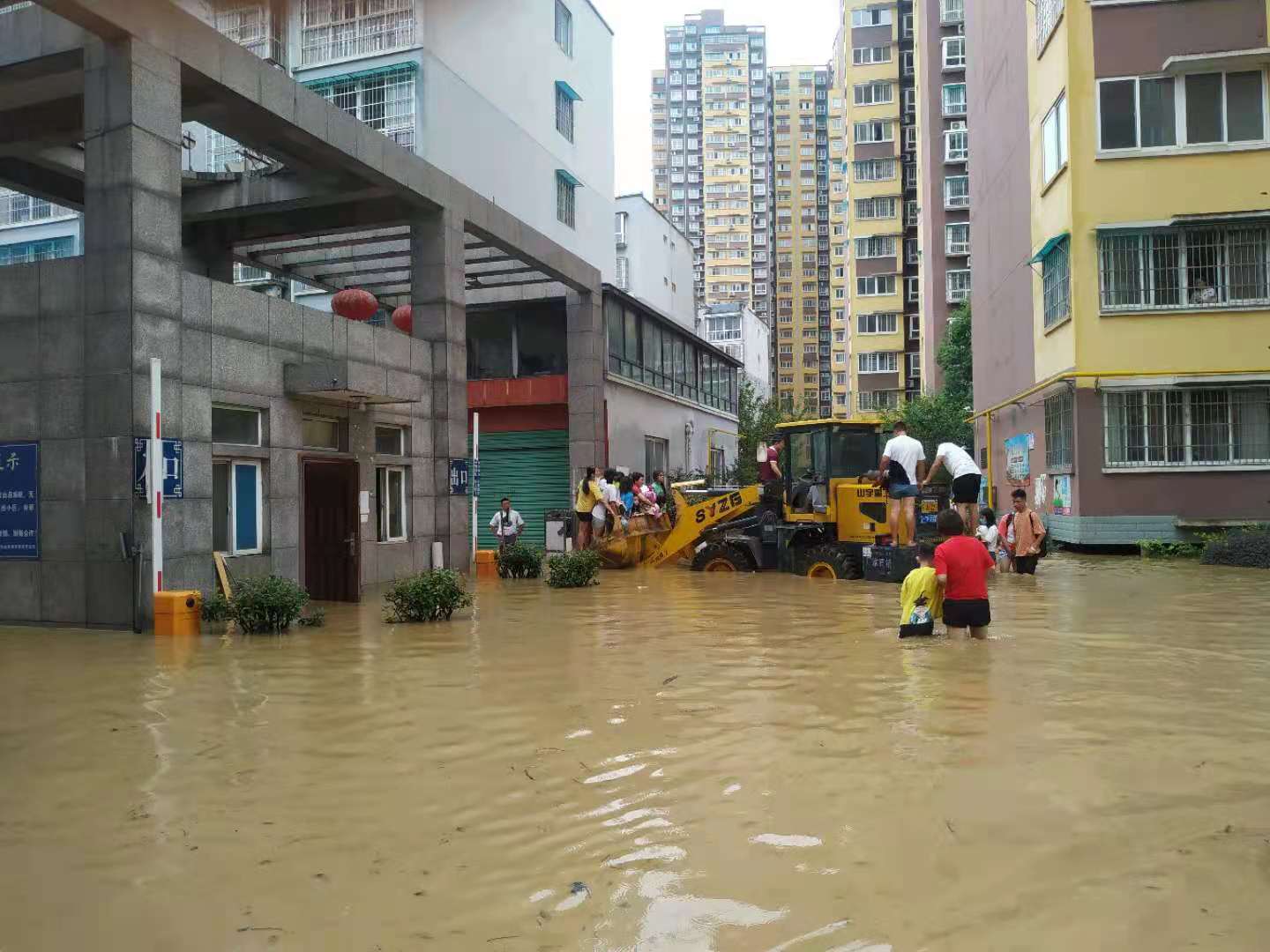 暴雨預(yù)警：10省區(qū)市將現(xiàn)大到暴雨：暴雨對(duì)市政排水的影響及解決方案